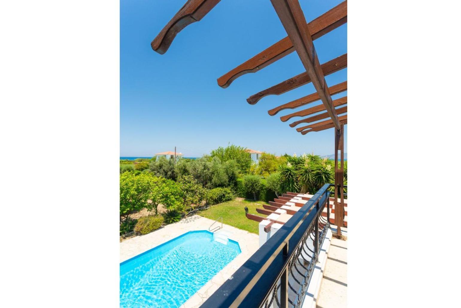 Sun Beach Villa Thio Polis المظهر الخارجي الصورة