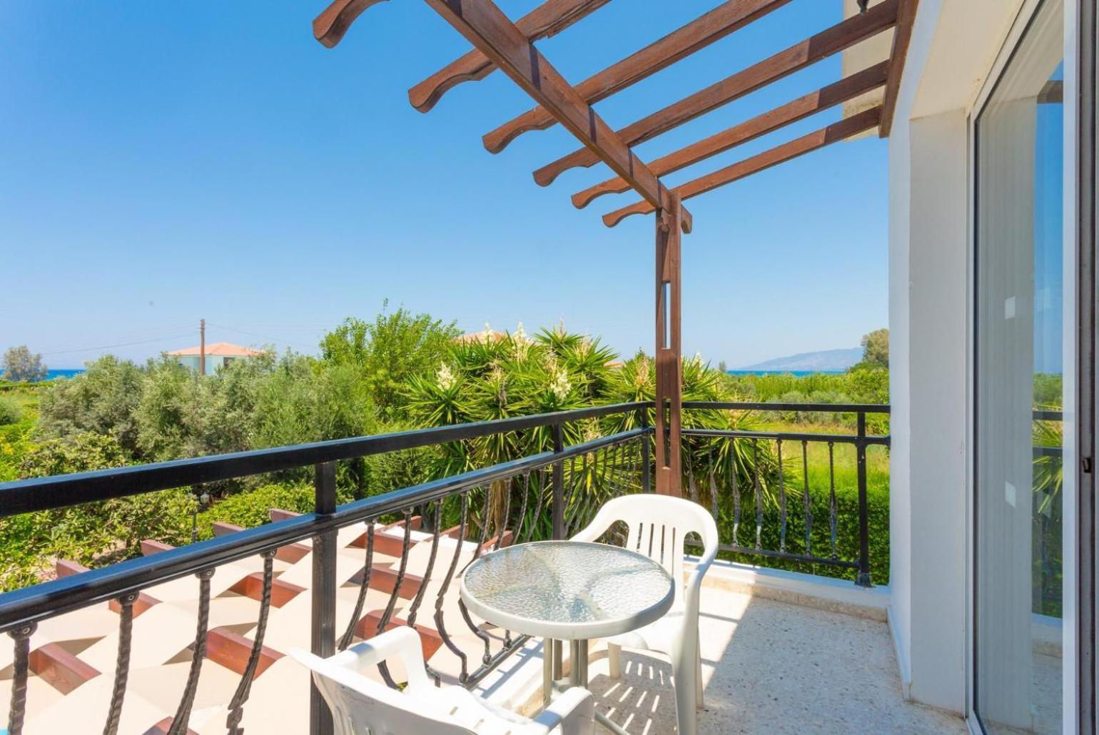 Sun Beach Villa Thio Polis المظهر الخارجي الصورة